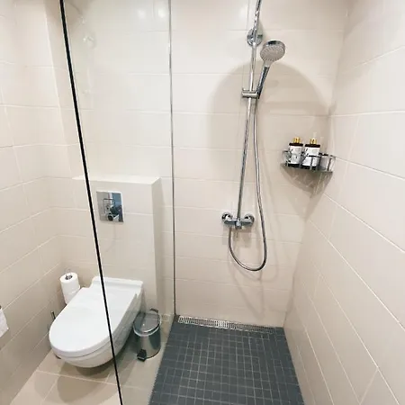 Beautiful Newly Renovated Beach Apartment